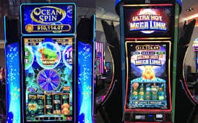 Filipino player celebrating a live casino win on rg77 mobile browser